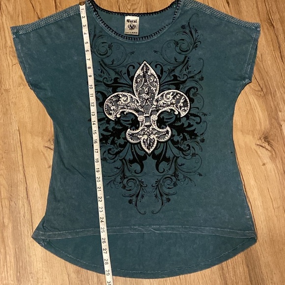 Vocal Brand Rhinestone fleur de le T Shirt. 100% cotton. Size Large. Never worn. - Picture 9 of 10